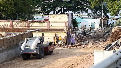 Despite houses being razed, the 42 families have been staging protests, preventing the construction of the bridge 