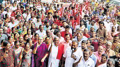 Thousands of people took part in the protest on Anna Salai in Chennai on Tuesday