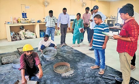 CSMRS scientists Ravi Agarwal and Lalit Kumar Solanki carried out a detailed examination of the aggregates used for various structural works at the project site on the first day of their visit. 