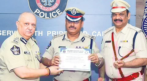 Director General of Police Harish Kumar Gupta presenting the ABCD Award to NTR Police Commissioner SV Rajasekhar Babu in Vijayawada on Friday.