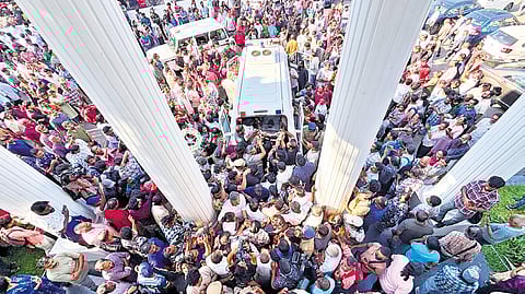 A huge crowd gathered at the Town Hall in Kochi to catch a glimpse of Sreenivasan as the mortal remains were taken to his residence in an ambulance.