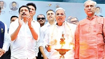  Karnataka Chief Minister Siddaramaiah launches e-Khata scheme.