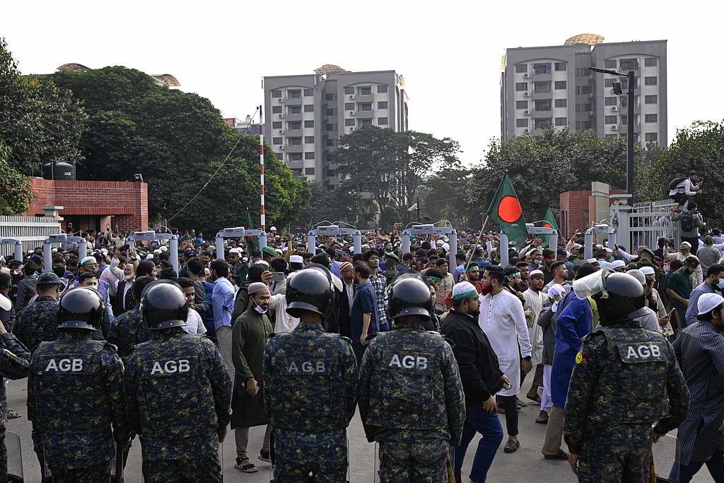 Bangladesh unrest: India suspends visa applications indefinitely in Chittagong