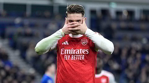 Arsenal's Viktor Gyoekeres celebrates after scoring his side's opening goal from the penalty spot during the EPL soccer match between Everton and Arsenal in Liverpool, England, Saturday, Dec. 20, 2025. 