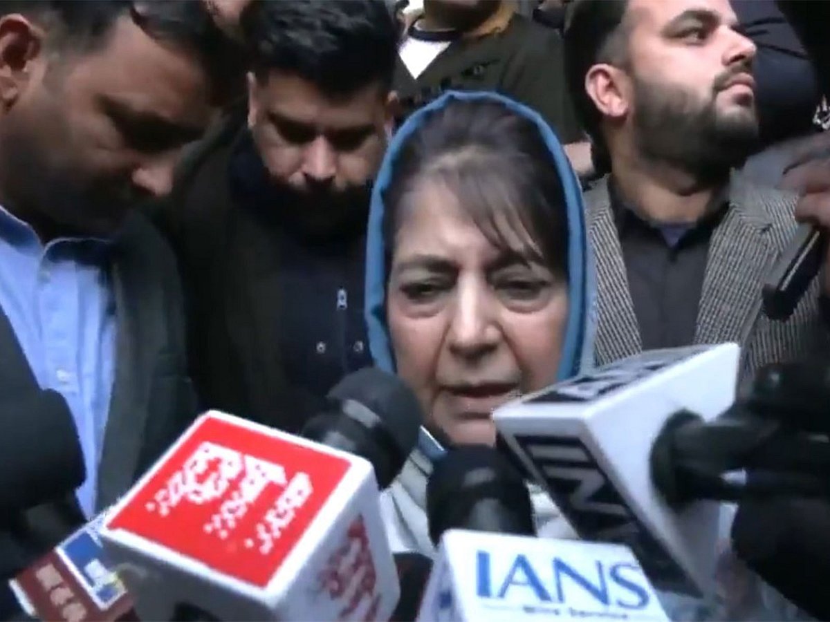 Mehbooba urges J-K CM to send ministerial team to states amid attacks on Kashmiris