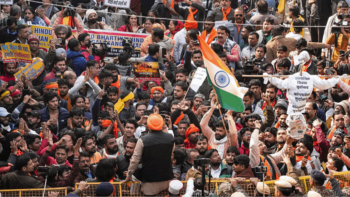 Bajrang Dal, VHP hold massive protest outside Bangladesh High Commission in Delhi, cops lathi charge