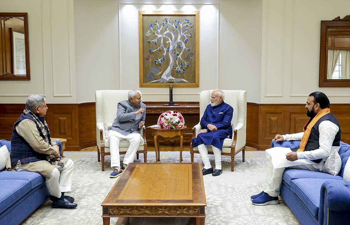 Nitish along with Lalan and Samrat meet Modi in Delhi