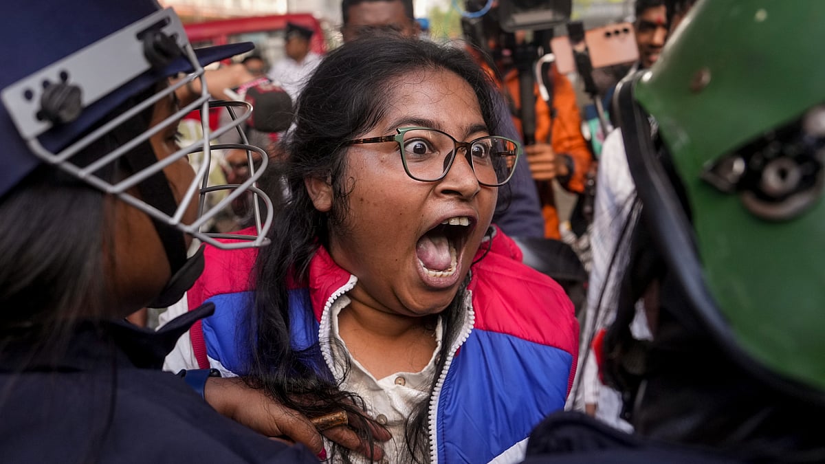 Anti-Bangladesh protests erupt near Deputy High Commission in Kolkata; 12 arrested