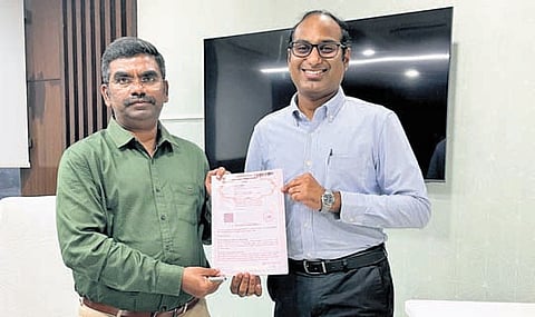 An agreement was exchanged between Commissioner (Medical and Health) G Veerapandian and Redwing representative Kundan Madireddy.
