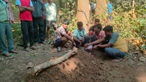 When the family tried to take the body to a different burial ground, villagers demanded that the family perform last rites in accordance with Hindu customs. 