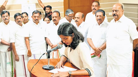 Diya Binu Pulikkakandam taking oath as chairperson of Pala municipality