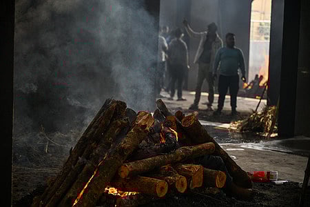 The encroachers stopped the family from proceeding with the funeral, leaving them with no option but to light the pyre at a road intersection. (Represenative image)