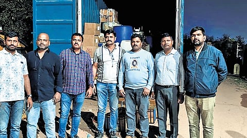 Maharashtra Anti-Narcotics Task Force members who busted drug manufacturing units in Bengaluru. (R) Sleuths examine the seized drugs and the four arrested 