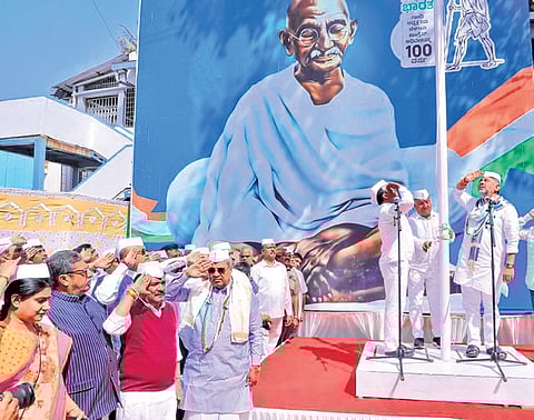 Congress leaders at a Congress Foundation Day event in Bengaluru on Sunday
