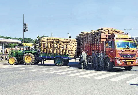 Agitating farmers blocking the highway at Remed with paddy-laden vehicles