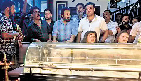 Mohanlal, producer Antony Perumbavoor, Mohanlal’s wife Suchitra and daughter Vismaya, stand beside the mortal remains of Mohanlal’s mother Shanthakumari 