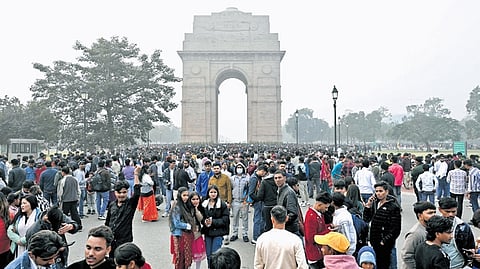 People in huge numbers visit the India Gate on Thursday