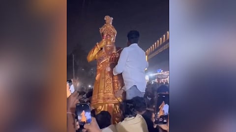 Kothapeta police held discussions with representatives of both groups, who agreed to suspend all statue installation activities until the Sankranti festival. 