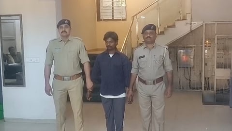 Police arrested Vishnu Khushwani and a murder case was registered.