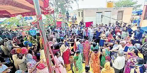 Kogilu evictees and members of various civil society groups take a pledge at the public meeting on Sunday 
