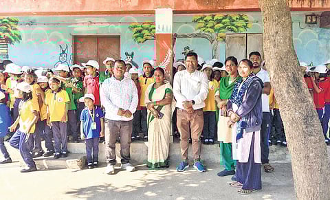 Apparao Pattrika with students and teachers at the Hadiguda Ashram School