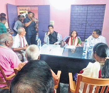 Maniabandha weavers in talks with Guha Poonam Tapas Kumar on Friday       