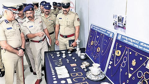 City Police Commissioner Seemanth Kumar Singh takes a look at gold and silver jewellery recovered by Vidyaranyapura police on Tuesday.