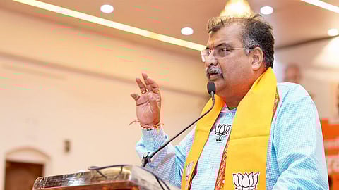 BJP Maharashtra president Ravindra Chavan told reporters in Chhatrapati Sambhajinagar, clarifying his remarks on Vilasrao Deshmukh’s legacy.