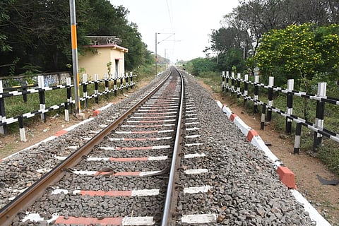 According to railway sources, the original deadline for completing land acquisition was February or March 2026.