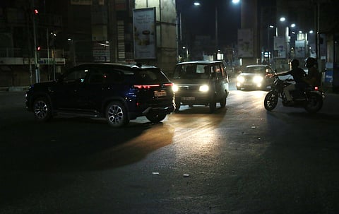 Lack of signal lights causes traffic chaos at Kadavanthra Junction every evening