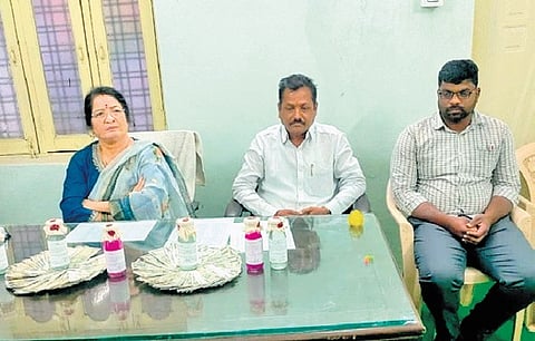 Mandal officials and panchayat staffer with the recovered money on Wednesday