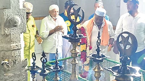 As part of the Santhanakoodu festival special prayers are carried out at Sikandar basha dharga atop the Thiruparakundram hill on the wee hours of Wednesday.