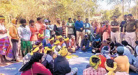 Police holding discussion with tribals in Rangamatia village 