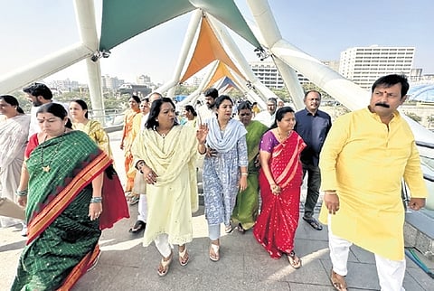 A delegation of corporators from all parties on a study tour to the iconic Sabarmati Riverfront in Ahmedabad