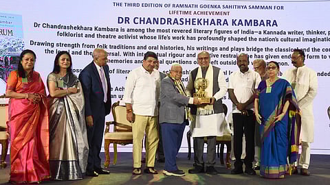 Kannada litterateur Chandrashekhara Kambara being awarded with the Ramnath Goenka Sahithya Samman in Lifetime Achievement category