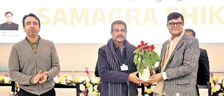 Schools should become social institutions, says edu minister