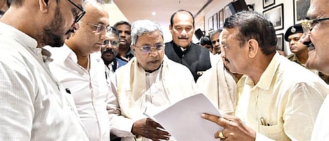 Karnataka Border Area Development Authority president Somanna Bevinamarada  submits a memorandum to CM Siddaramaiah in Mangaluru on Saturday