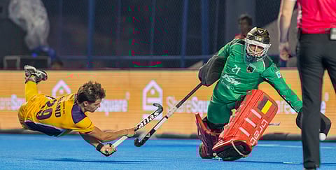 Vincent Vanasch (R) in action for Soorma Hockey Club