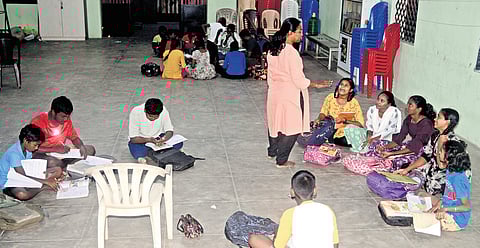 Vidhya engaging with students during an evening learning session at Periyar Padasalai in Chromepet, Chennai 