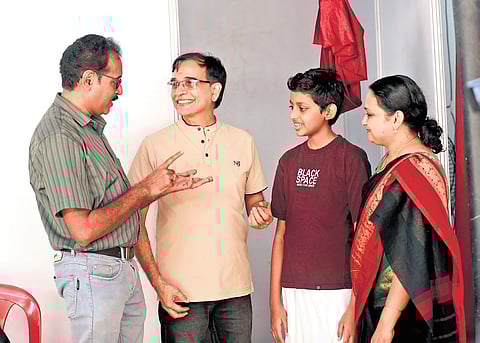 Painkulam Narayana Chakyar with Dr Sanju Palasseri (R) and son Gourang Krishnan who competed in HS boys category for chakyar koothu