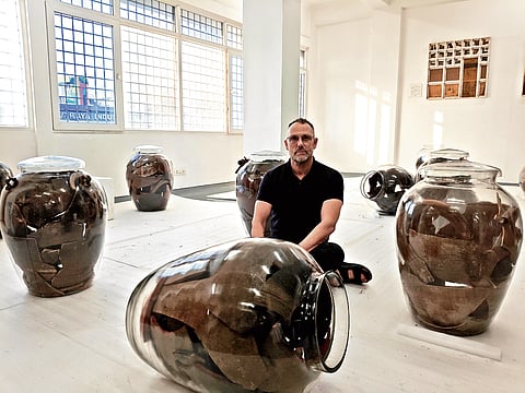 Bouke de Vries with his artwork