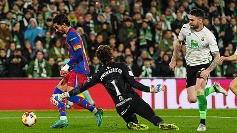 Barcelona's Ferran Torres, left, scores the opening goal during the Copa del Rey round of 16 soccer match between Racing Santander and Barcelona, in Santander, Spain, Thursday, Jan. 15, 2026. 