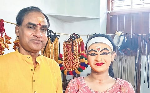 Isha Afrin with Guru Kalamandalam Venkitaraman.
