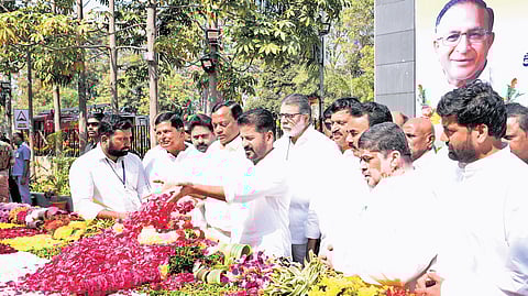 Chief Minister A Revanth Reddy pays floral tributes to former Union minister 
S Jaipal Reddy at his memorial ‘Spoorthi Sthal’ on Necklace Road on Friday