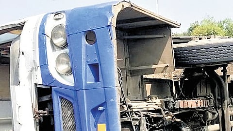 Burst tyre topples TN govt bus , 14 hurt