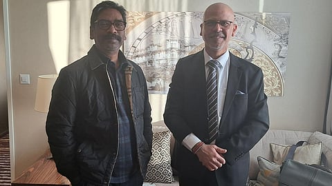 Jharkhand Chief Minister Hemant Soren with India's Ambassador to Switzerland, Mridul Kumar.
