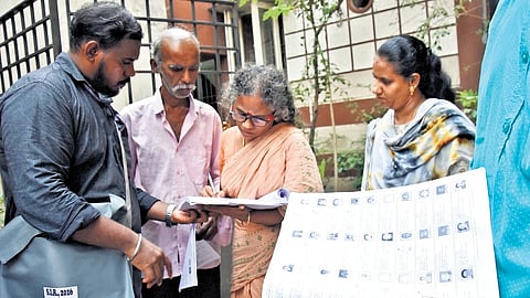 TNIE found at least 728 groups of consecutively-appearing duplicates that have been deleted for different reasons.