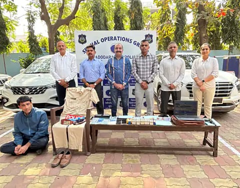 Vadodara City Special Operations Group (SOG) with the accused Mobin Sodagar