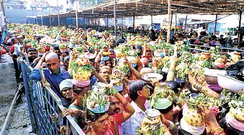 Routes to Medaram have been divided into 11 zones, with patrolling by 15 jeeps and eight motorcycles to ensure smooth bus movement. 