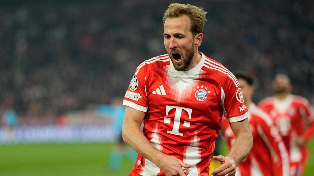 Liverpool, Newcastle and Chelsea make Champions League charge; Bayern advances and Barcelona wins